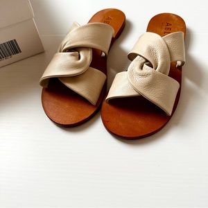 Able Suze Bone Color Slip On Sandal Size 7.5